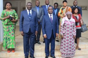 Les délégations togolaise et congolaise avec le PM