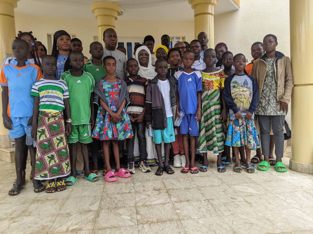 Des bourses pour les orphelins : le HCRRUN transforme la douleur en avenir